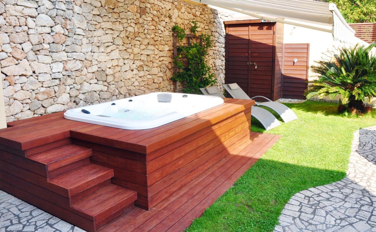 Una Spettacolare Vista Mare - Casa Con Jacuzzi Bergeggi Exterior photo