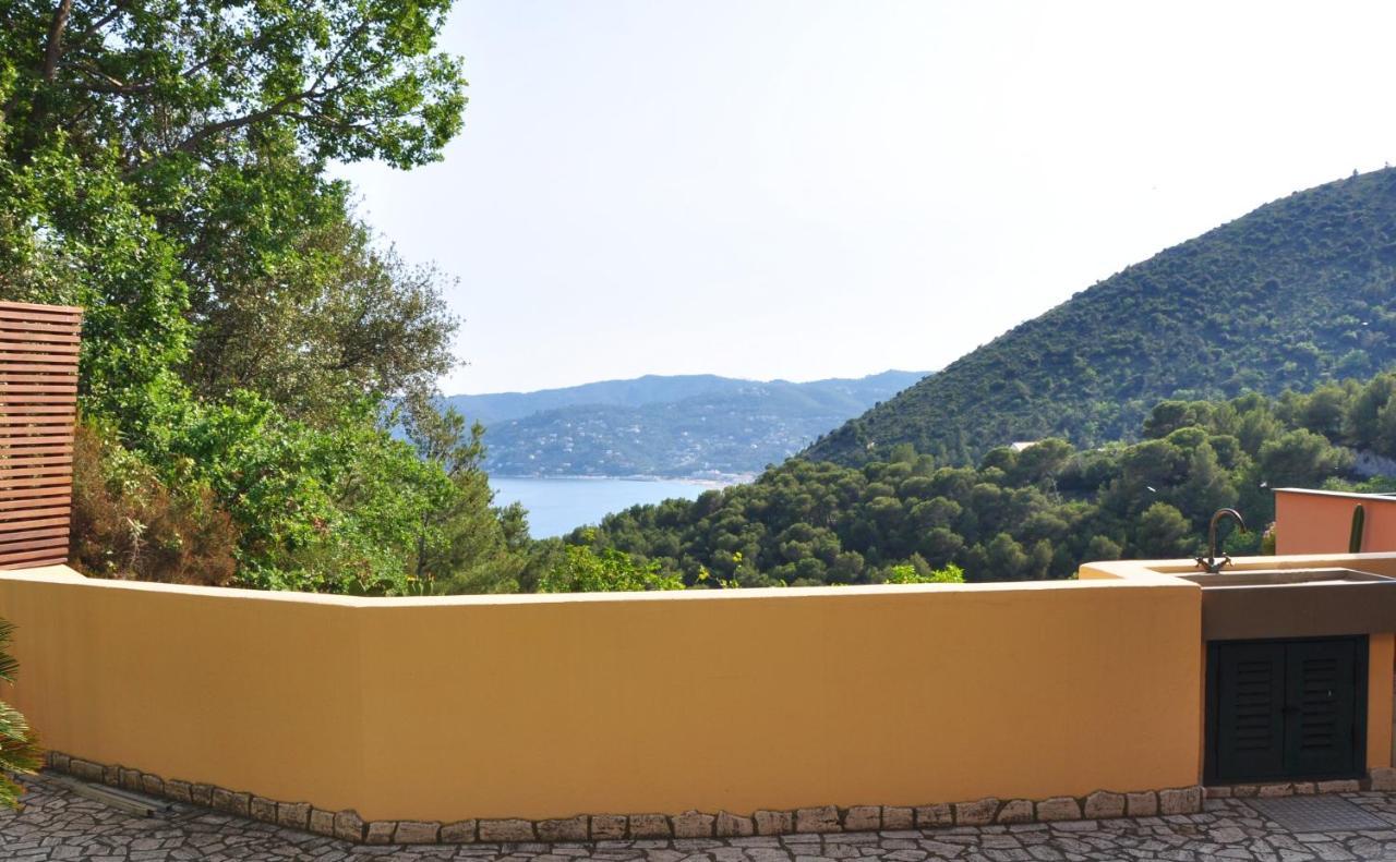Una Spettacolare Vista Mare - Casa Con Jacuzzi Bergeggi Exterior photo