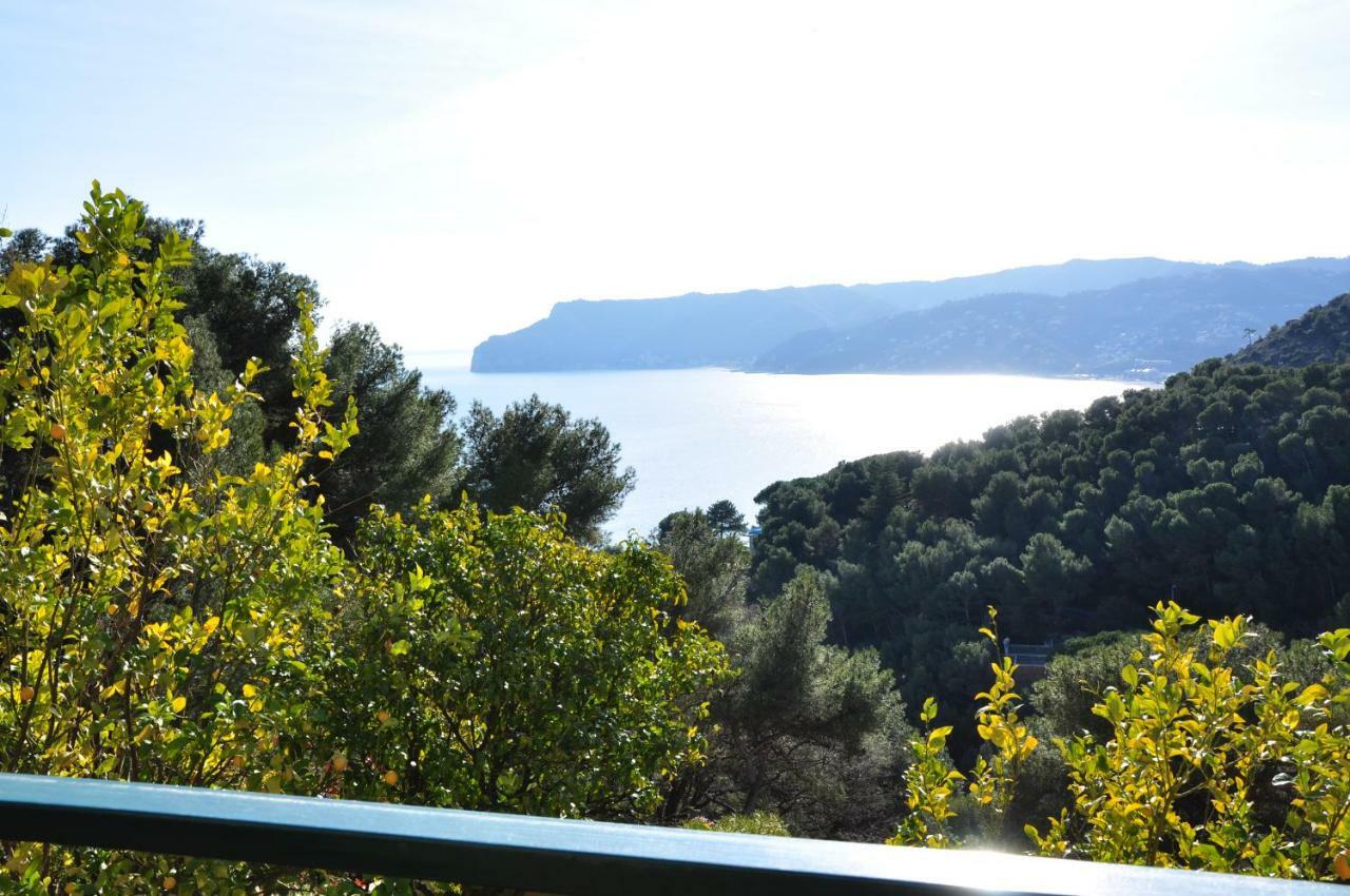 Una Spettacolare Vista Mare - Casa Con Jacuzzi Bergeggi Exterior photo